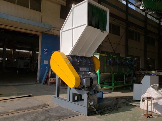 12pcs ঘূর্ণন ফলক 55kw প্লাস্টিক পেষণকারী মেশিন